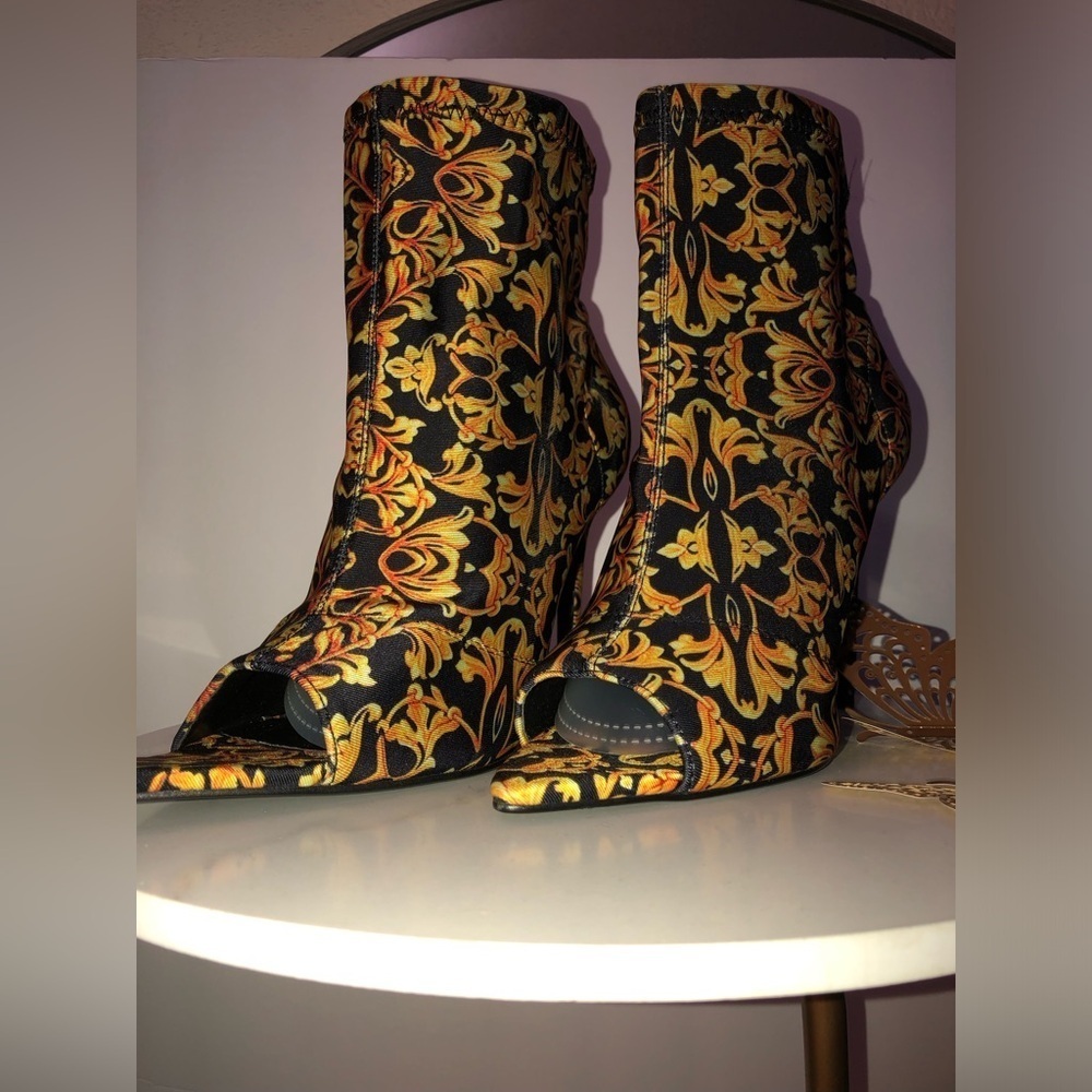 Cape Robin Black and Gold Patterned Peeptoe Heeled Boots size 9 - Picture 2 of 10